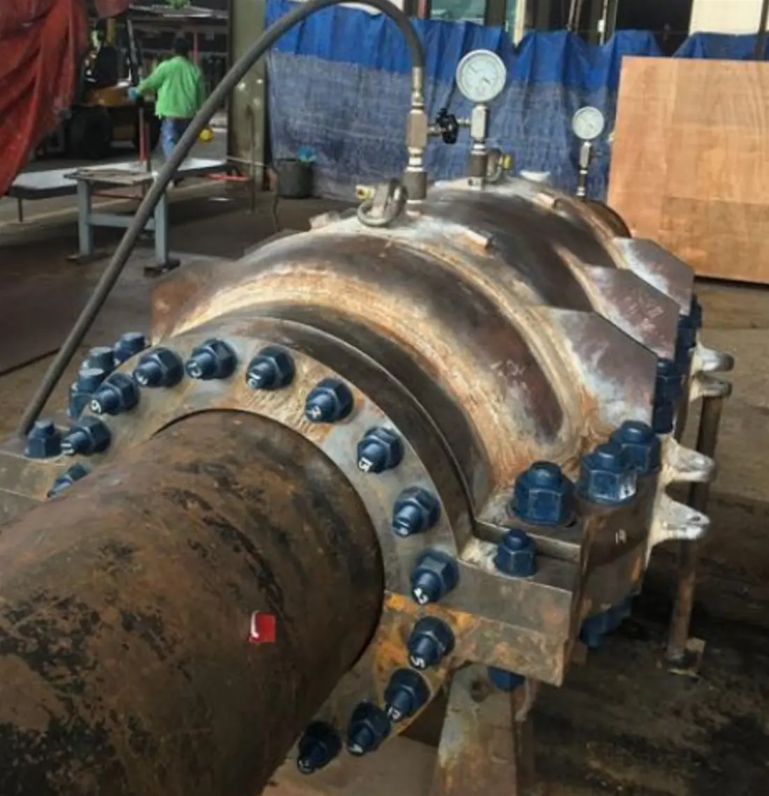 Sleeve under pressure test in the workshop.